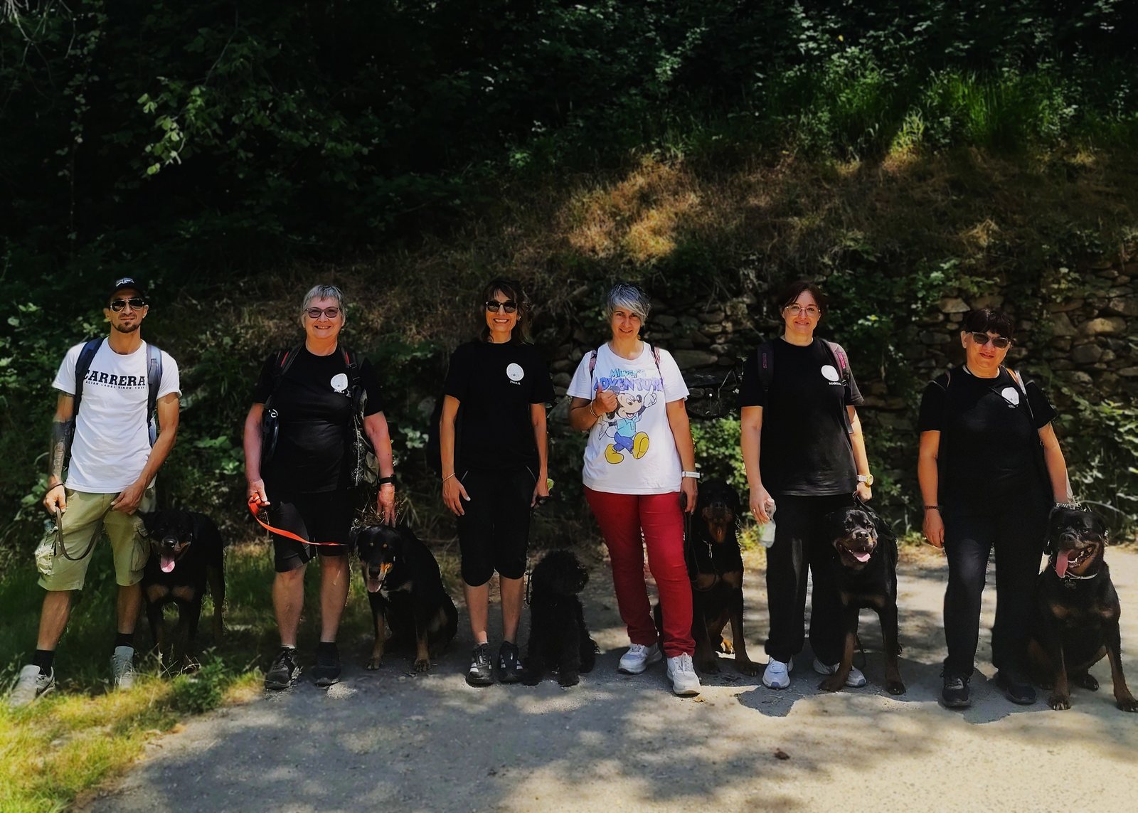 I soci dell'associazione con i loro rottweiler